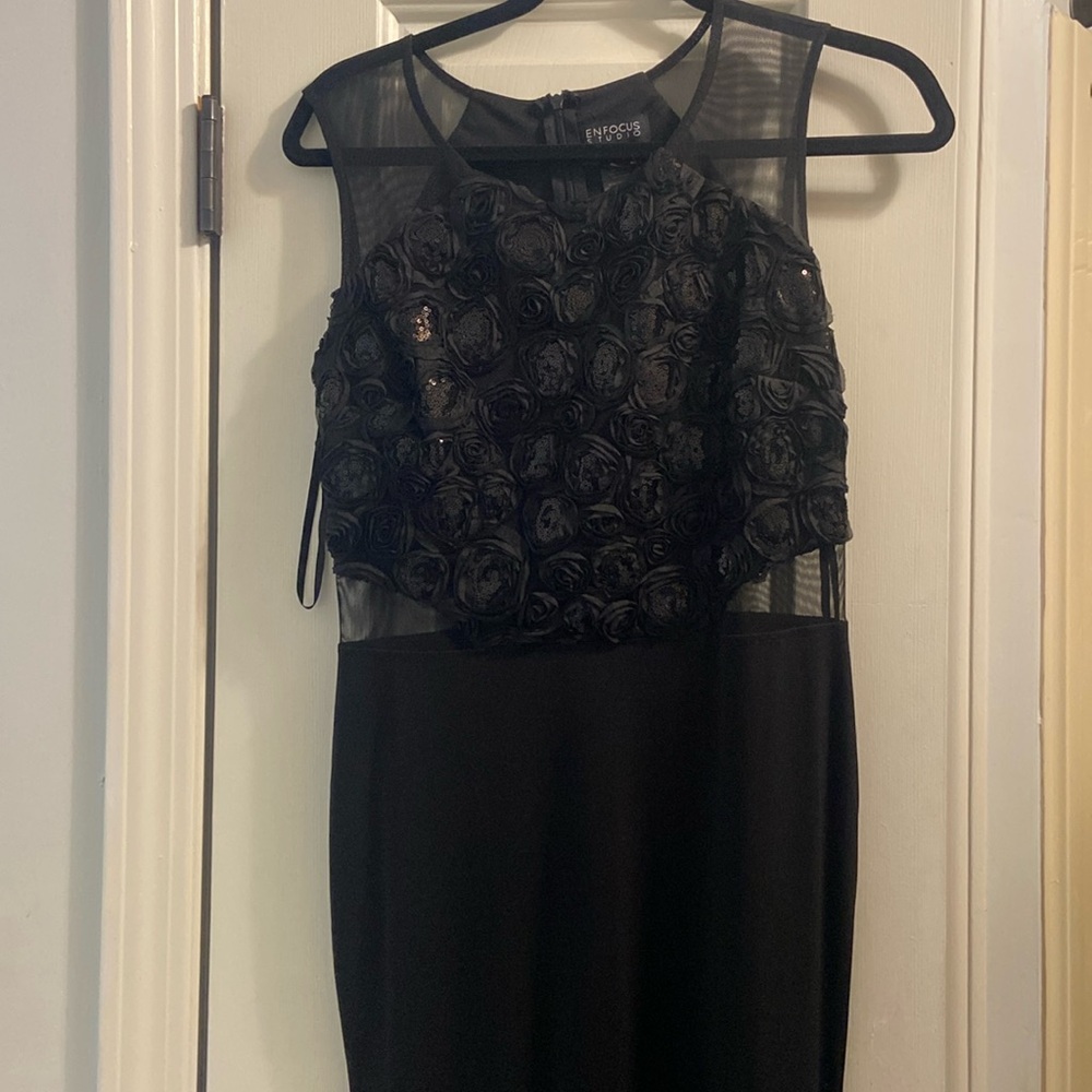 Black maxi no split embroidered top dress. Size 6. Worn 2X. Like new.